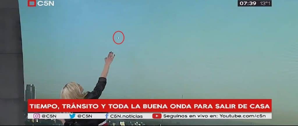 VIDEO: v Buenos Aires bylo během živého vysílaní zachyceno UFO