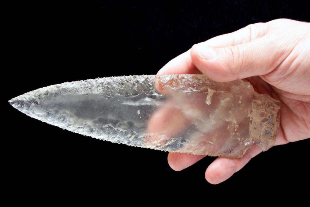 Ve Španělsku byly objeveny 5000 let staré zbraně z křišťálu