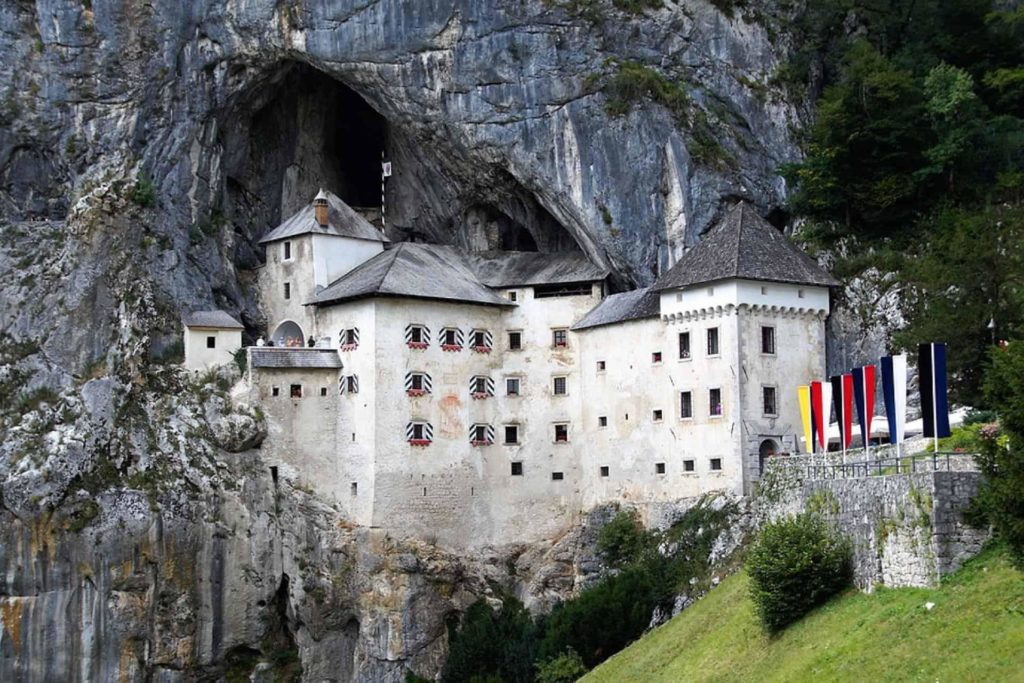 Unikát mezi hrady. Slovinská jeskynní pevnost je plná skrytých chodeb
