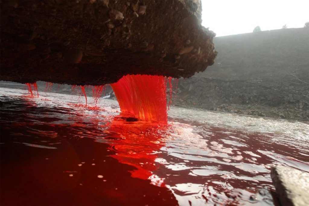 Tajemství krvavých vodopádů, přirozeného fenoménu