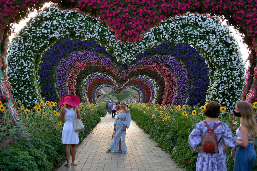 Prohlédněte si největší květinovou zahradu světa &#8211; Dubai Miracle Garden