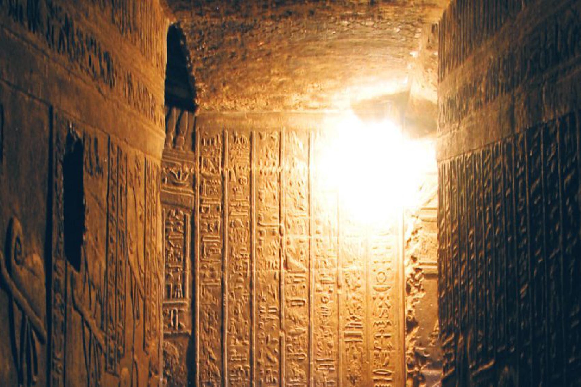 Залы в египетской пирамиде