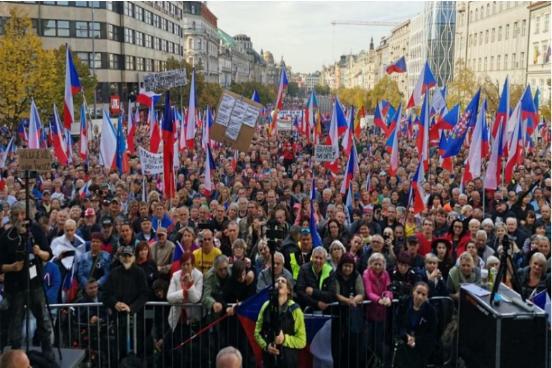 Недовольство политикой. Митинги в Германии. Митинг в Украине. Жители Германии. Митинг в Праге.